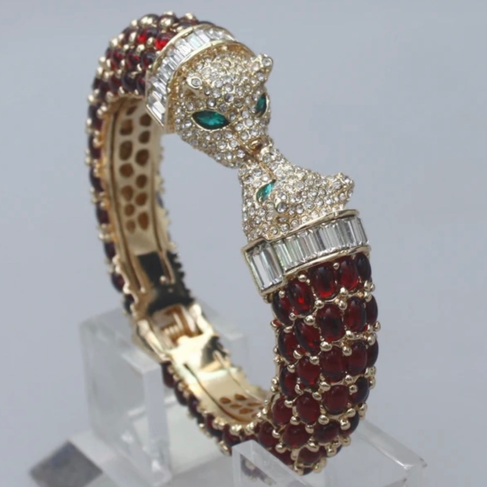 Exquisite Panther Crystal Cuff Bracelet - Picture 13 of 16